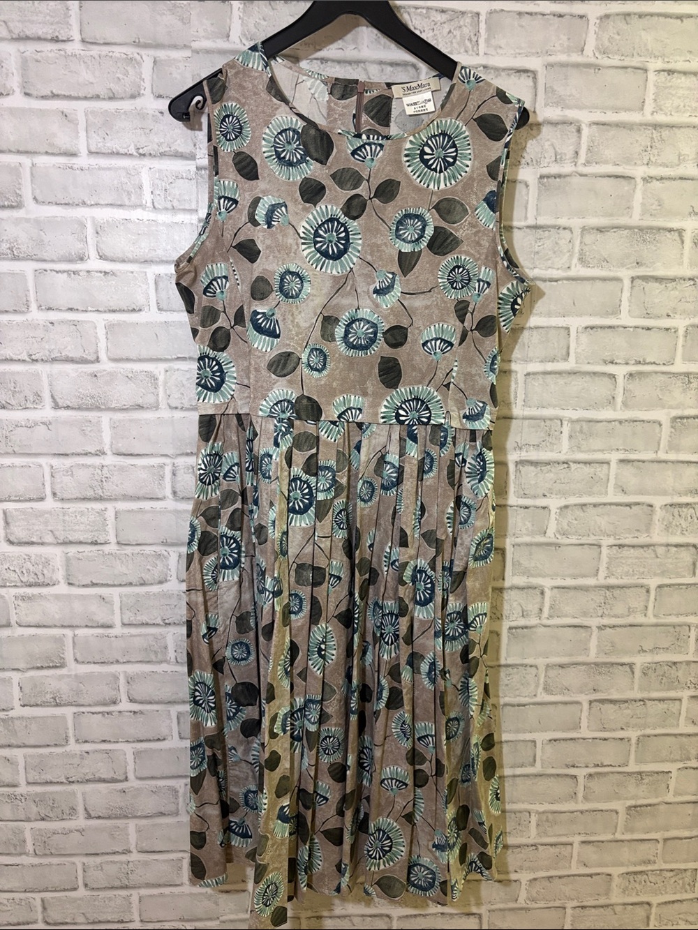 ‘s MaxMara Sleeveless Floral Fit-and-Flare Dress, see measurements - Picture 4 of 6